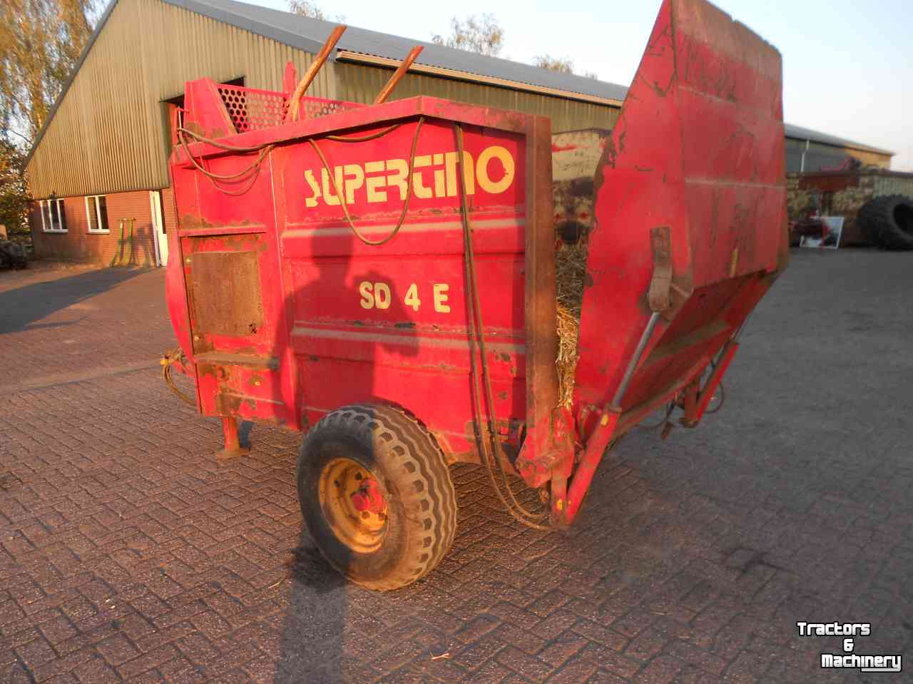 Distributeur de paille pour des logettes Supertino sd 4e