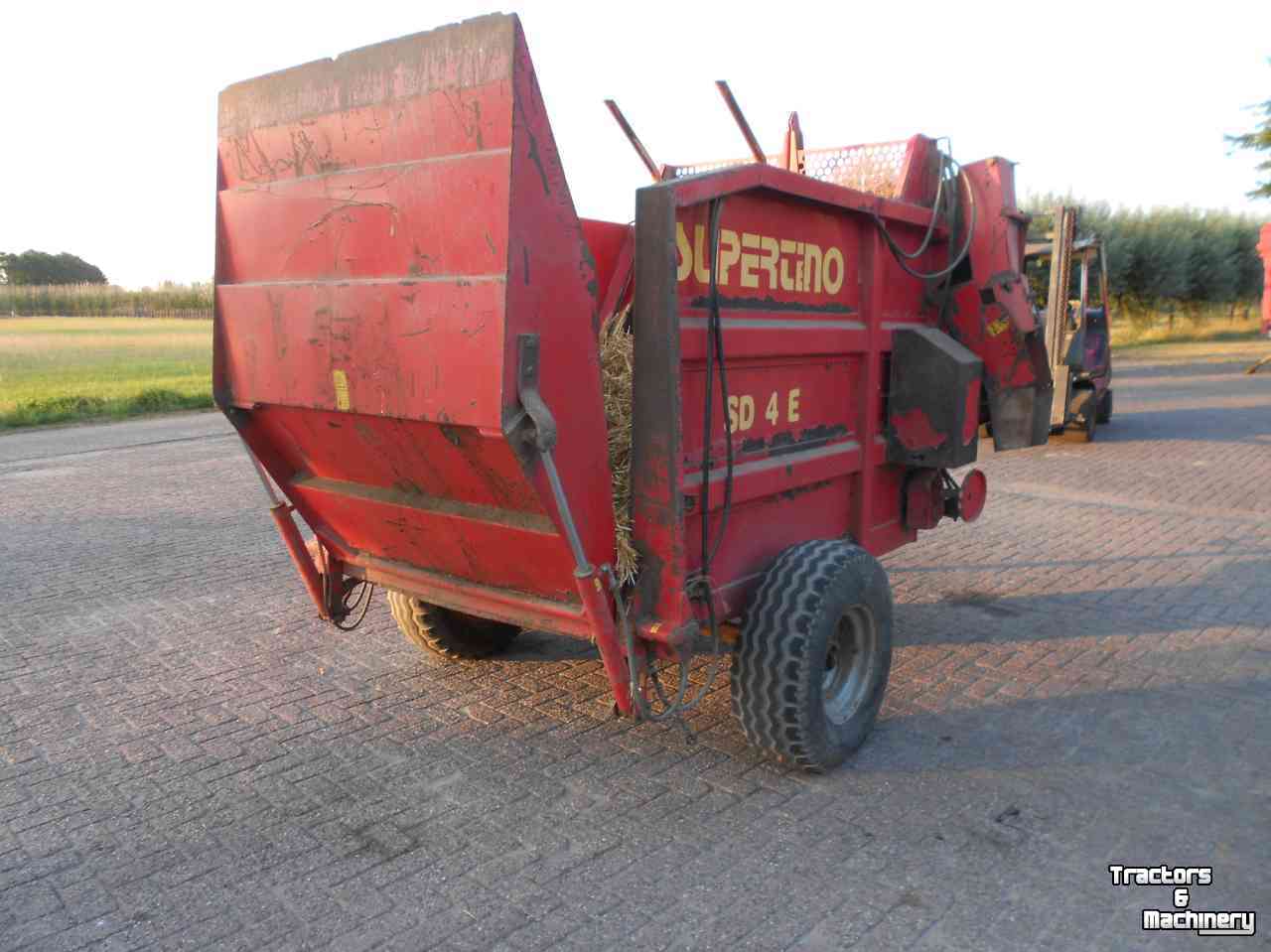 Distributeur de paille pour des logettes Supertino sd 4e