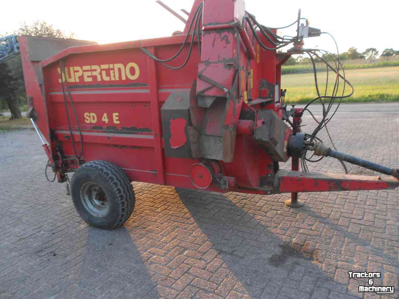 Distributeur de paille pour des logettes Supertino sd 4e