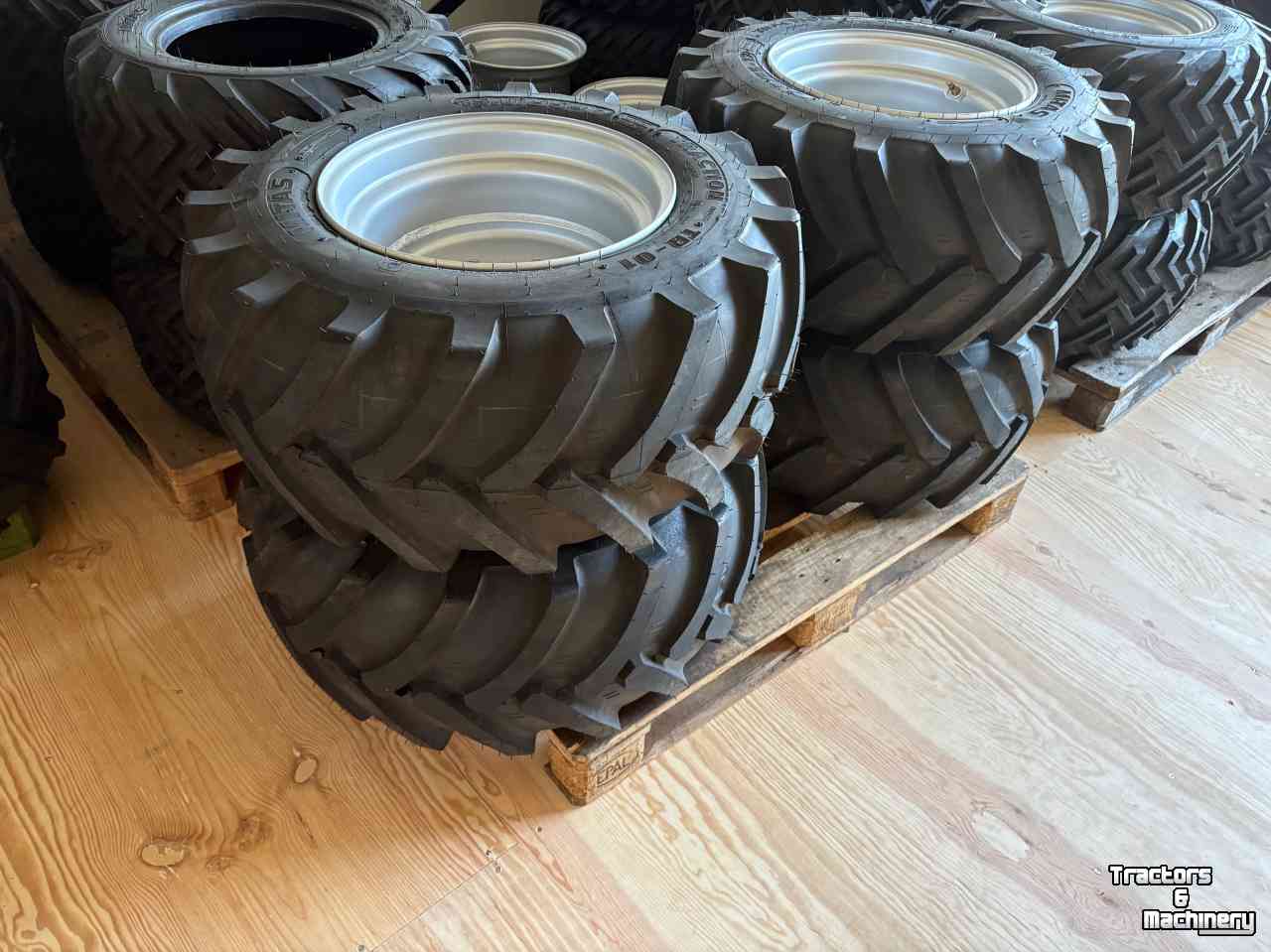 Roues, Pneus, Jantes, Barillets Jumelage  Banden minishovel 31x15.50-15 / 400/50-15