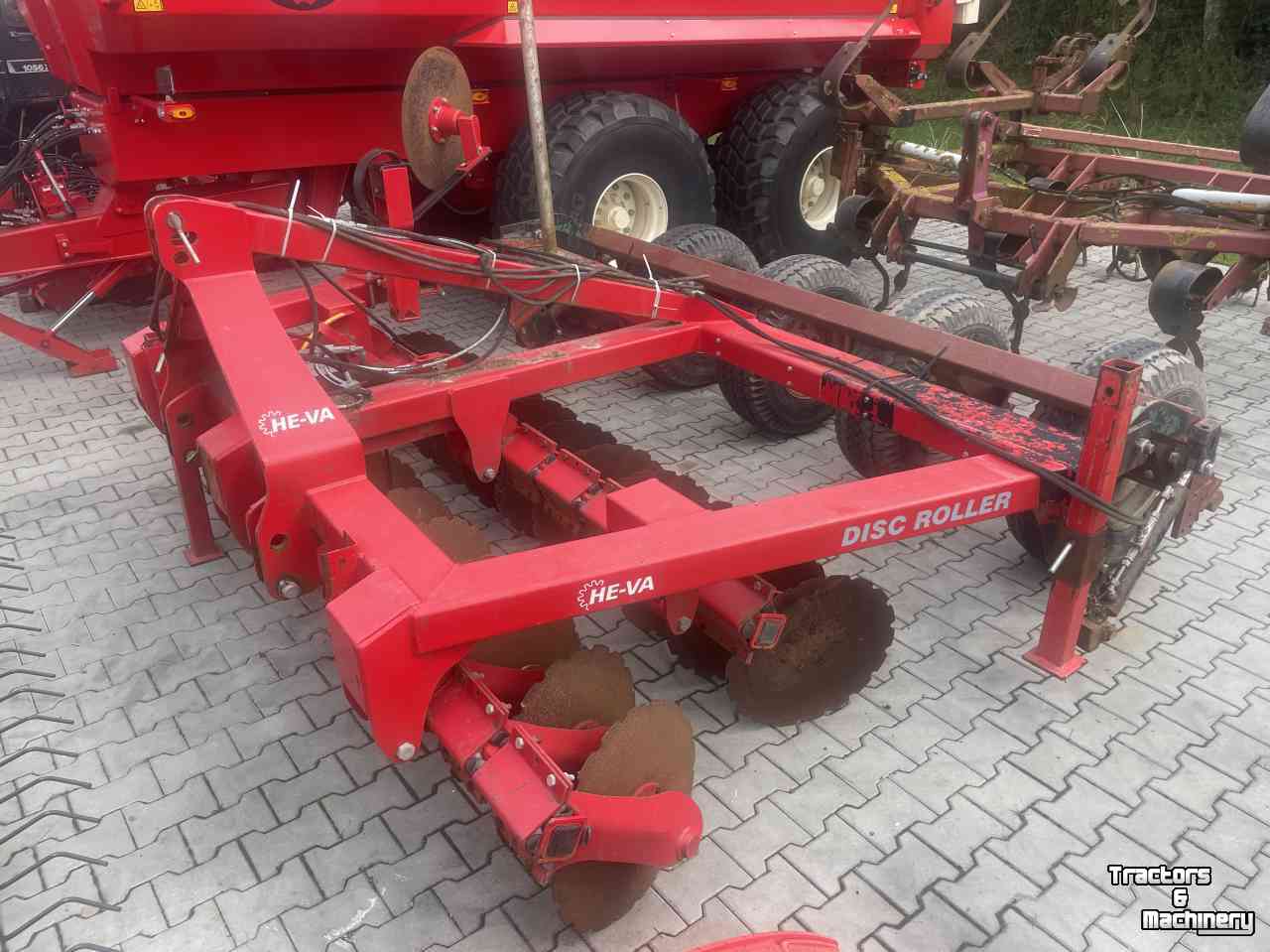 Déchaumeur à disques He-Va Disc roller met hydraulische bandenwals