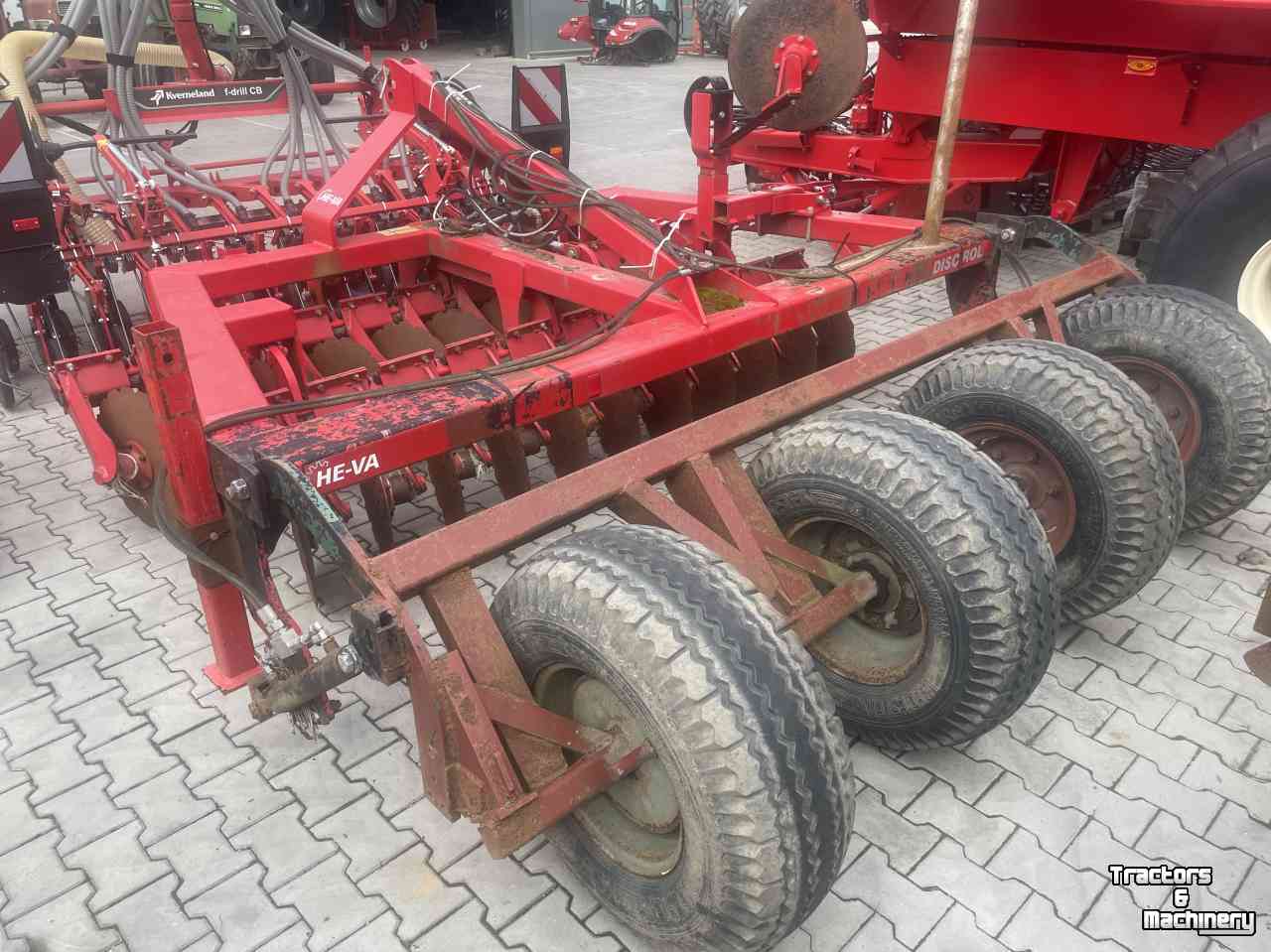 Déchaumeur à disques He-Va Disc roller met hydraulische bandenwals