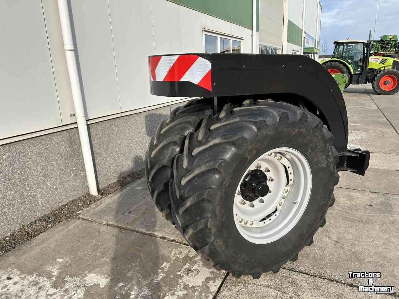 Tasseur à pneus avant  Gestuurde neuswiel ( laatste kans voor 5000,-)