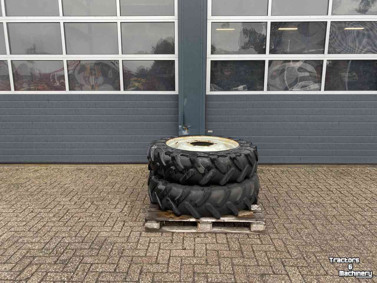 Roues, Pneus, Jantes, Barillets Jumelage Michelin 12.4R32 op 6 gaats velg