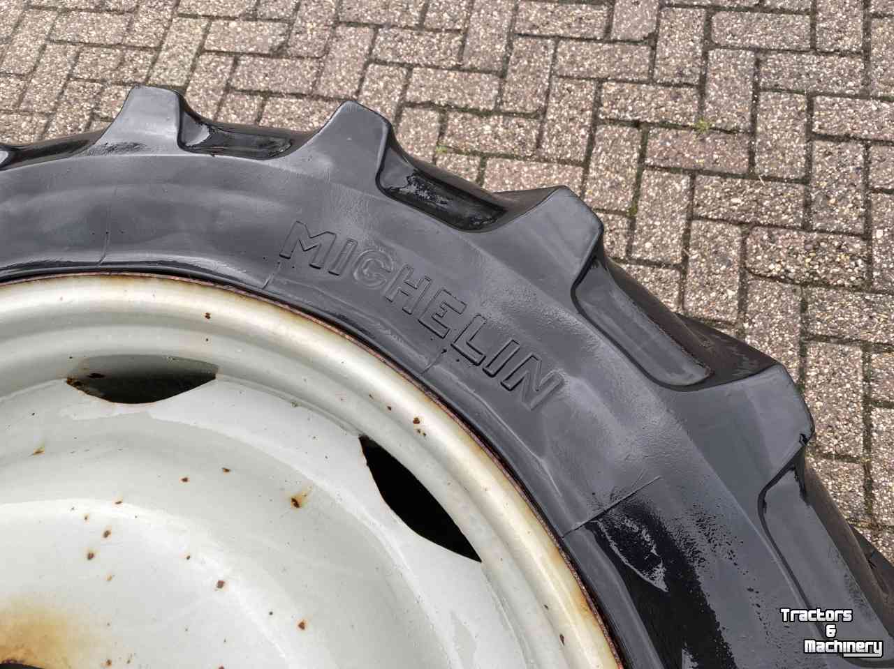 Roues, Pneus, Jantes, Barillets Jumelage Michelin 12.4R32 op 6 gaats velg