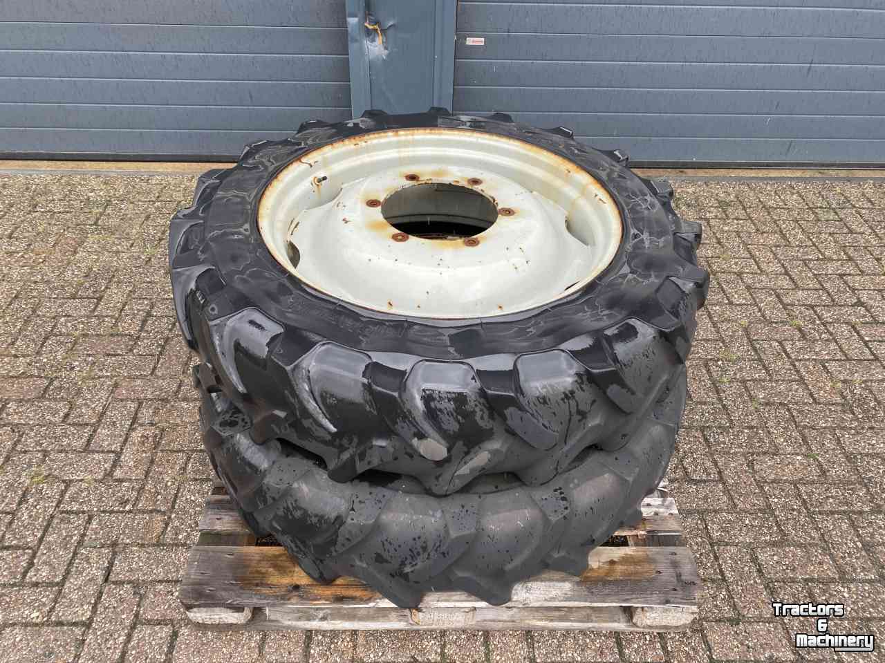 Roues, Pneus, Jantes, Barillets Jumelage Michelin 12.4R32 op 6 gaats velg