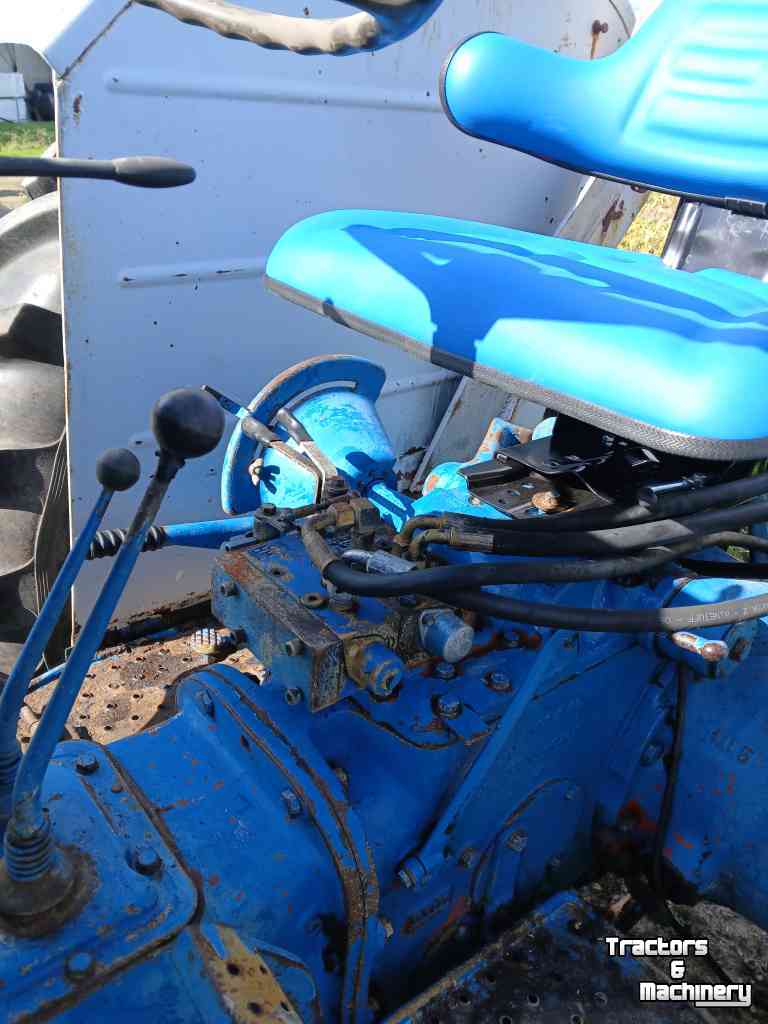 Tracteur Ford 4000