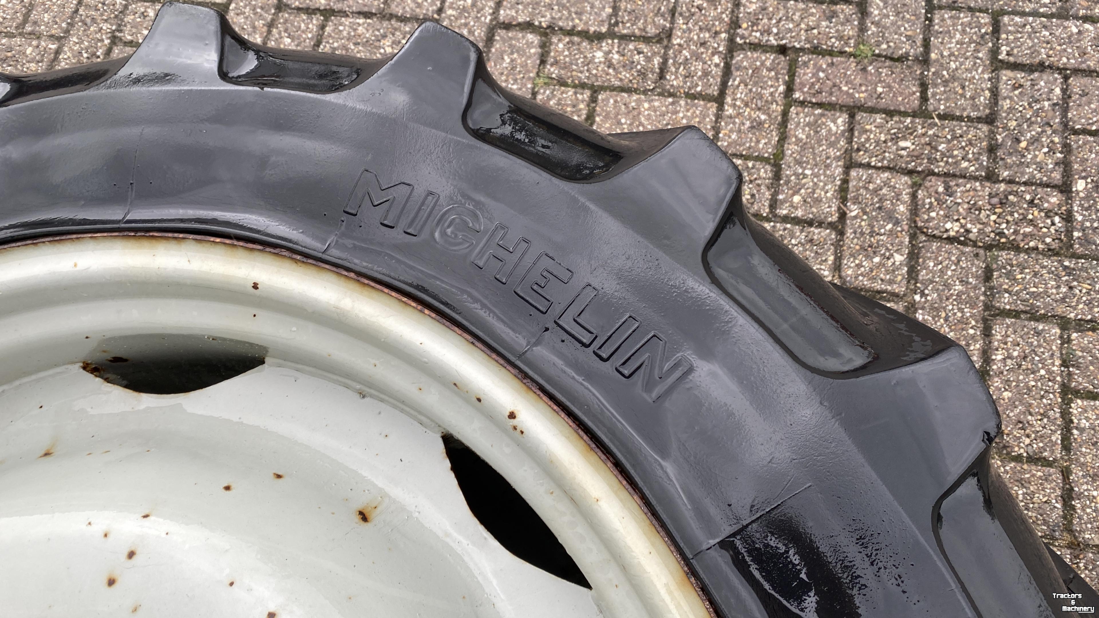 Roues, Pneus, Jantes, Barillets Jumelage Michelin 12.4R32 op 6 gaats velg