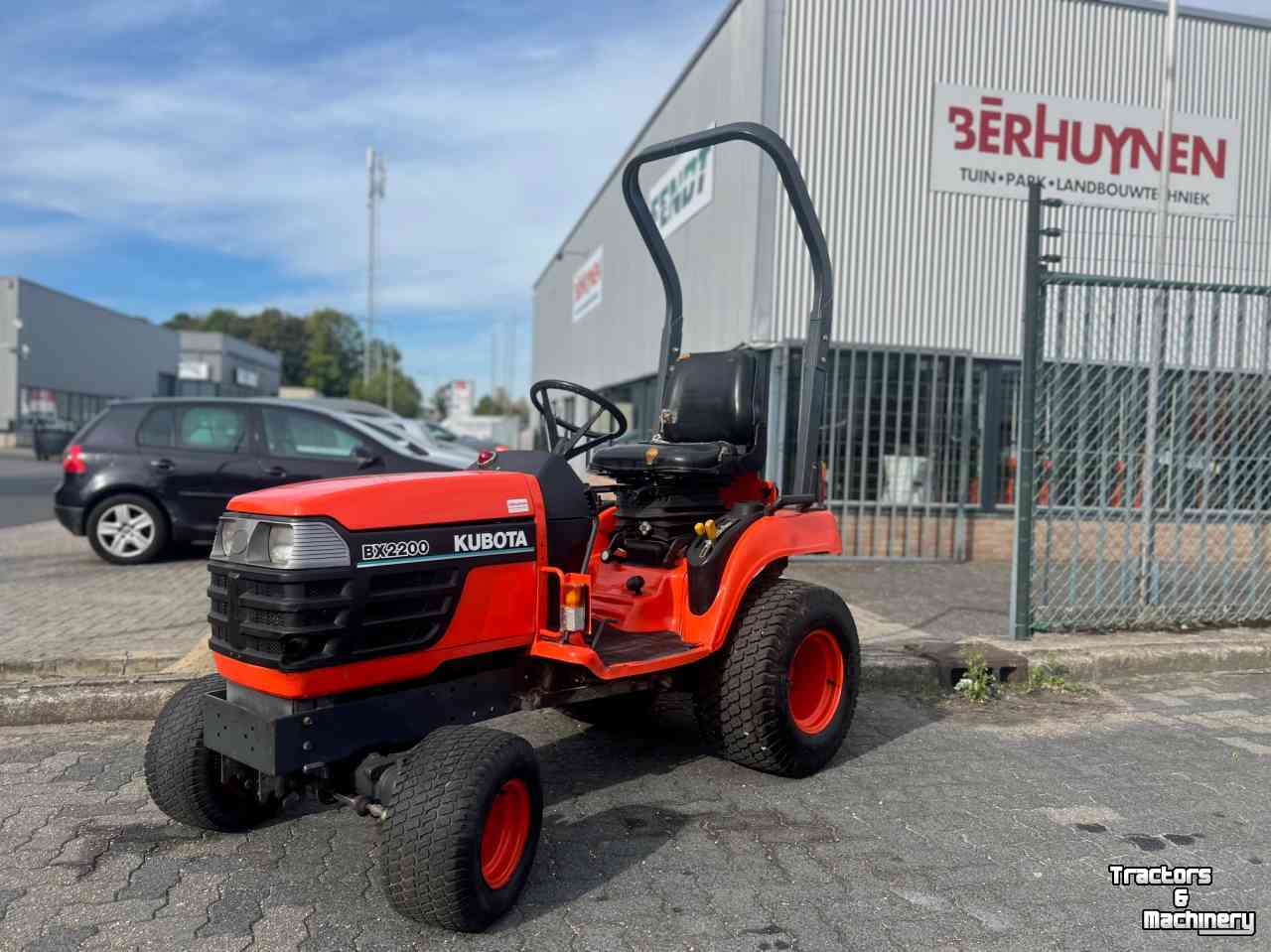 Tracteur pour vignes et vergers Kubota BX2200