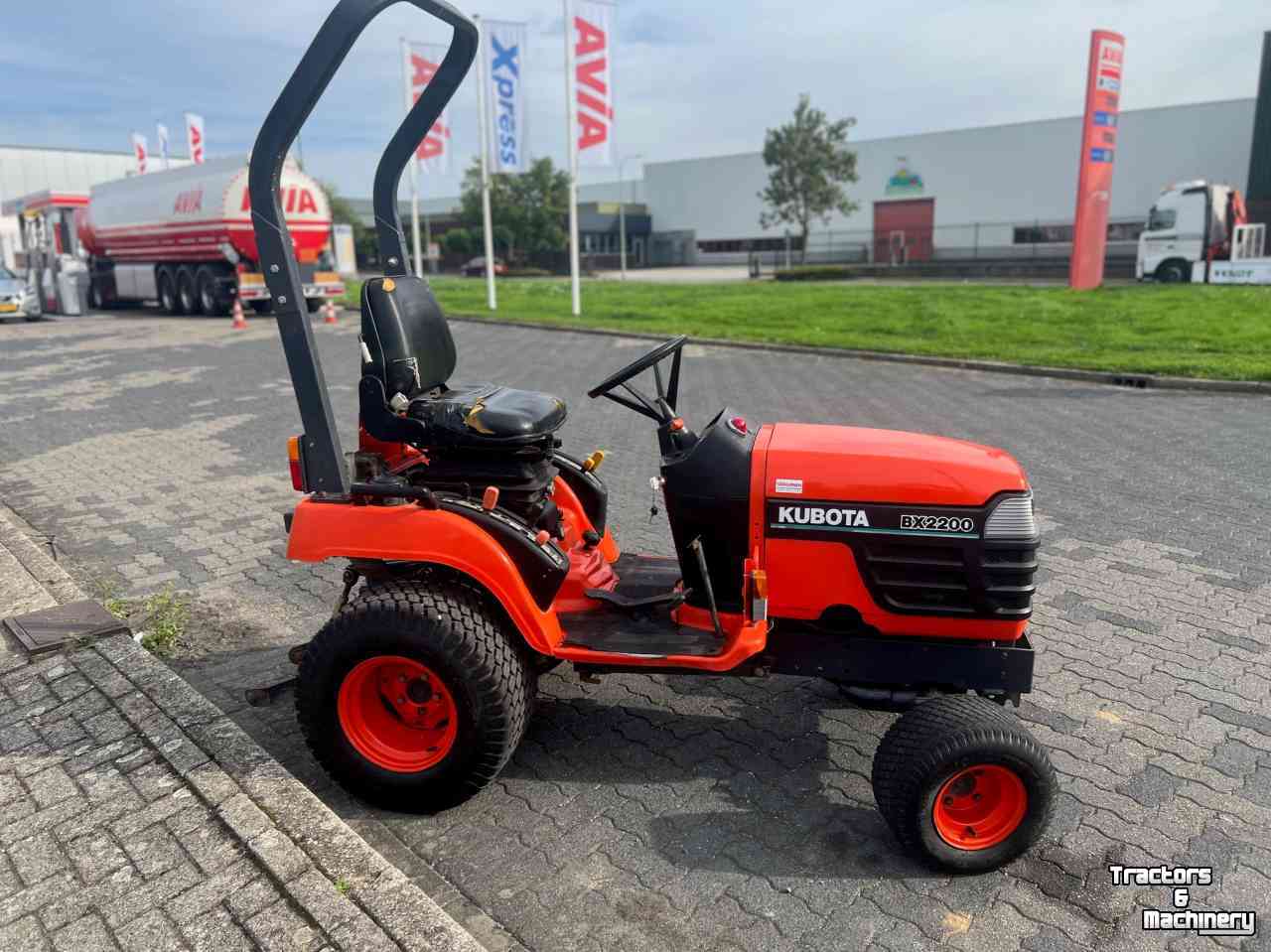 Tracteur pour vignes et vergers Kubota BX2200