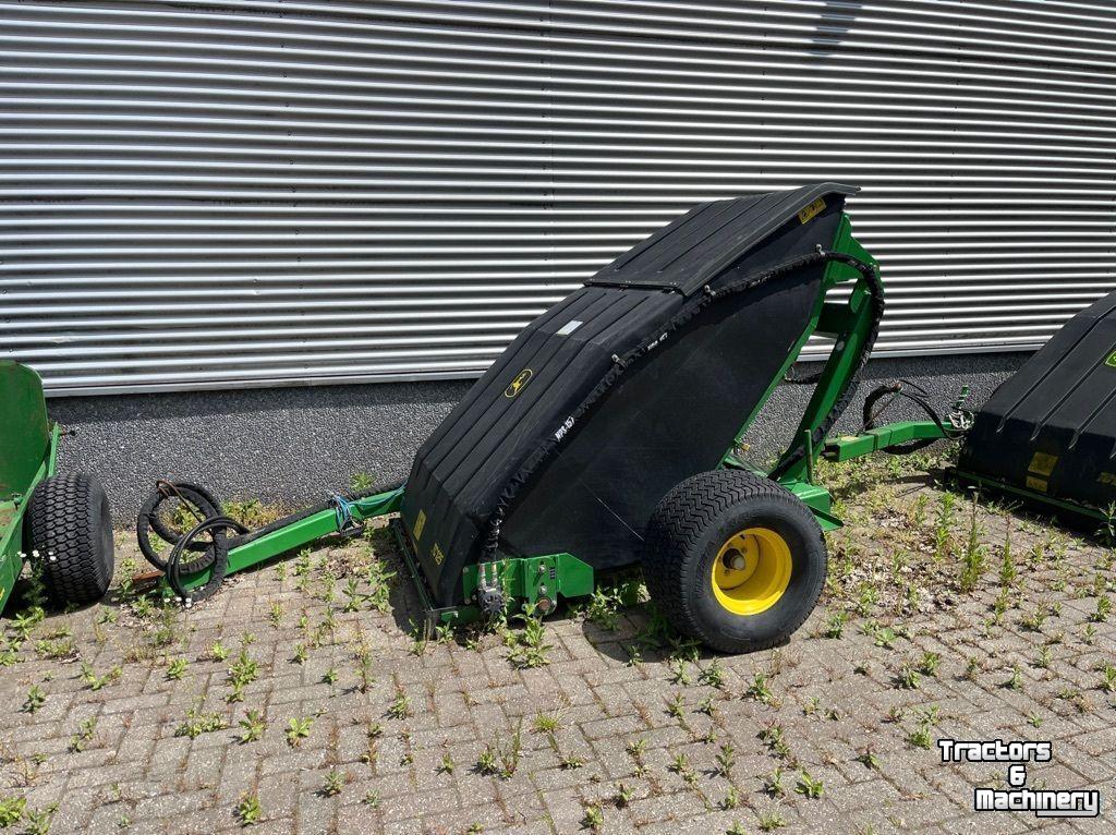 Balayeur John Deere TC125