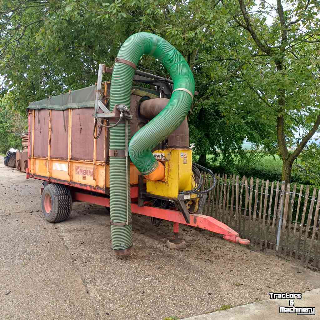 Aspirateur de feuille Miedema zuigwagen