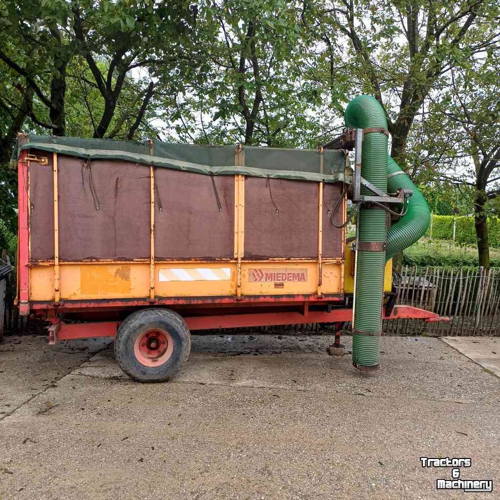 Aspirateur de feuille Miedema zuigwagen