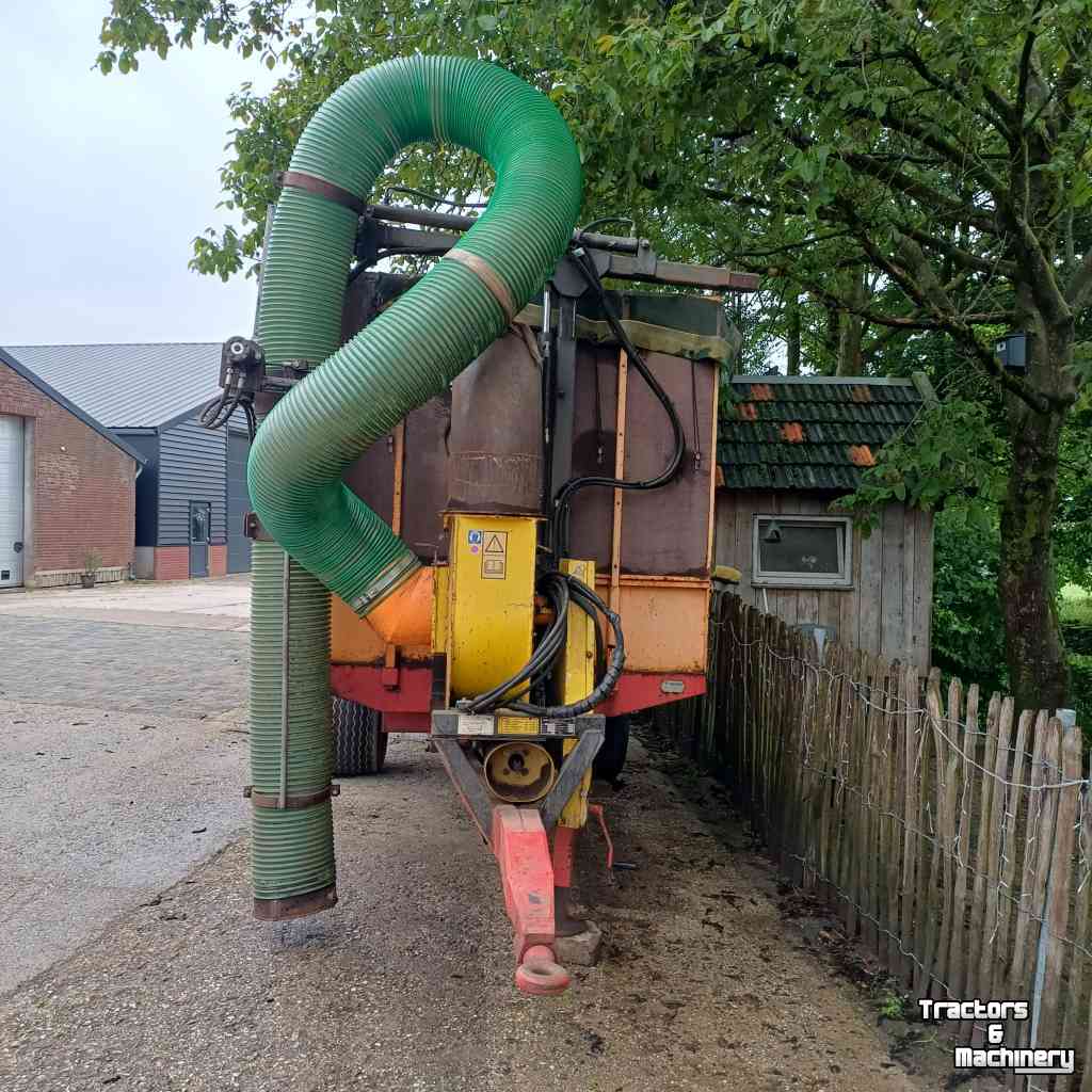 Aspirateur de feuille Miedema zuigwagen