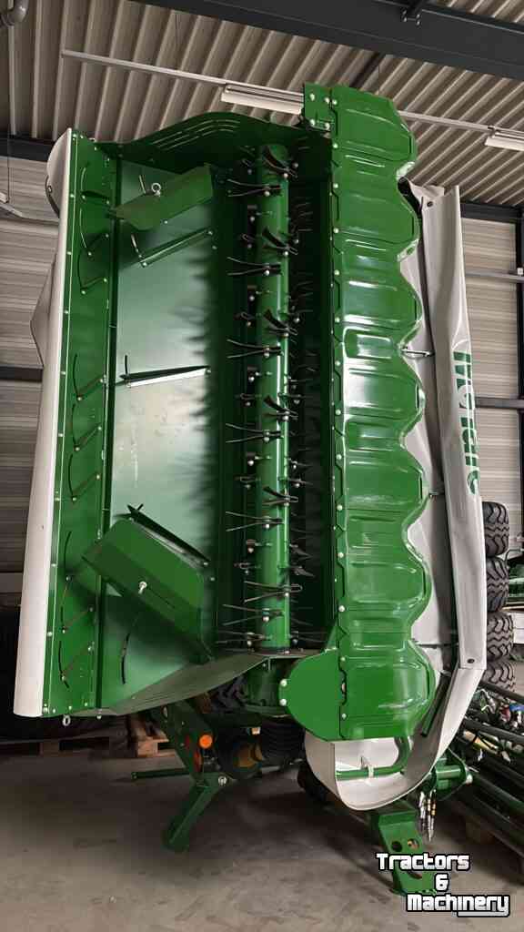 Faucheuse McHale Proglide B9000 + F 3100 Triple Maaier Overjarig