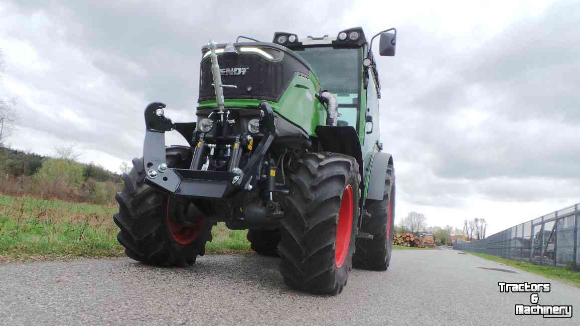 Tracteur pour vignes et vergers Fendt 211/210/209/208 V/F/P Fronthef smalspoor