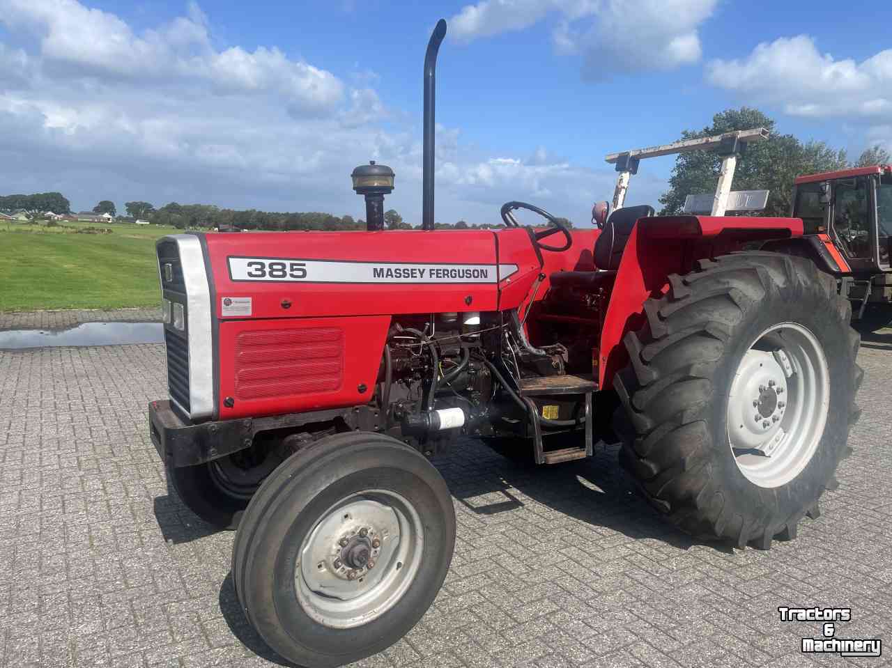 Tracteur Massey Ferguson 385 2WD Perkins 4 cil.diesel Powersteering