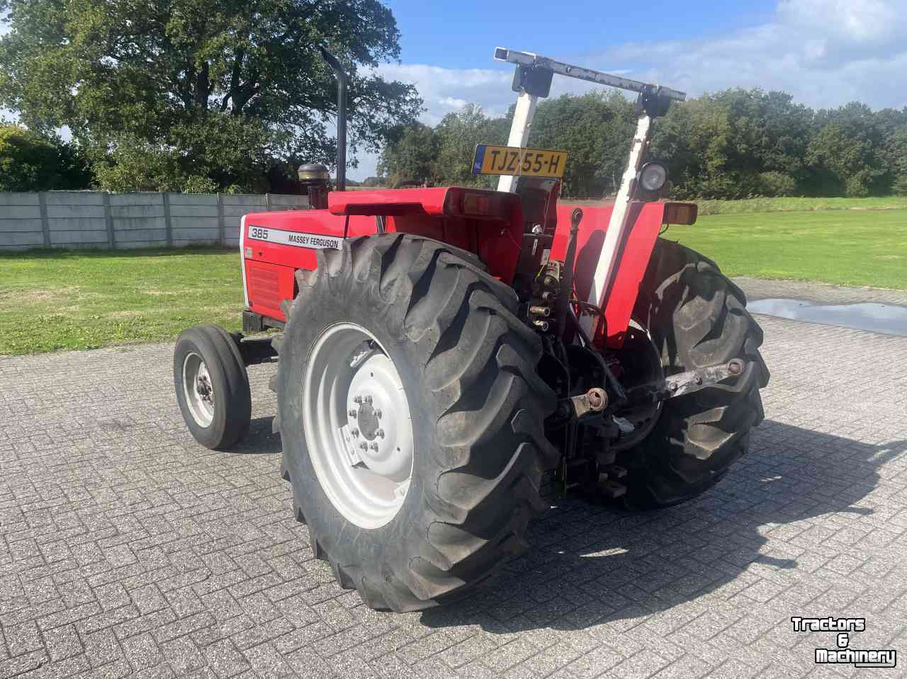 Tracteur Massey Ferguson 385 2WD Perkins 4 cil.diesel Powersteering