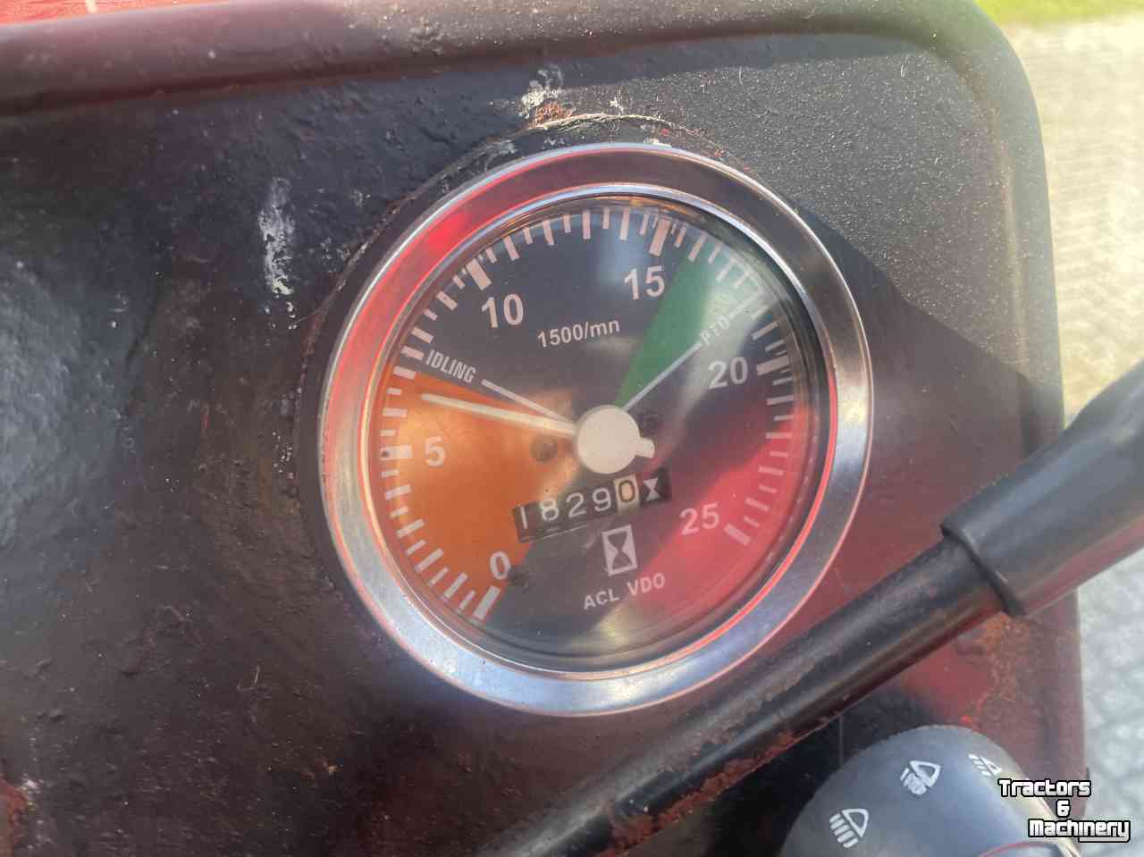 Tracteur Massey Ferguson 385 2WD Perkins 4 cil.diesel Powersteering