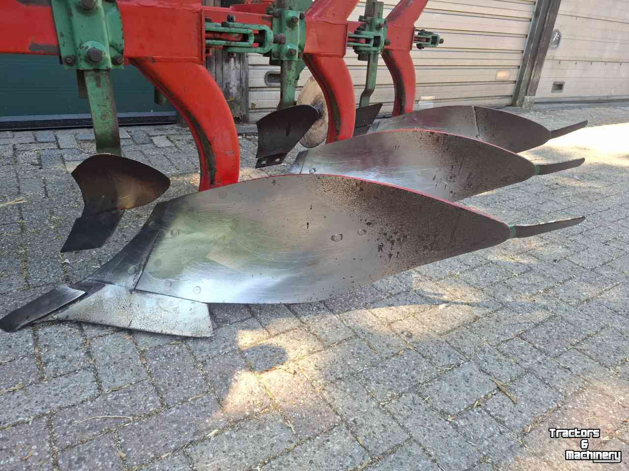 Charrues Kverneland EG 160 - 3 schaar wentelploeg ploeg steenbeveiliging 2 schaar