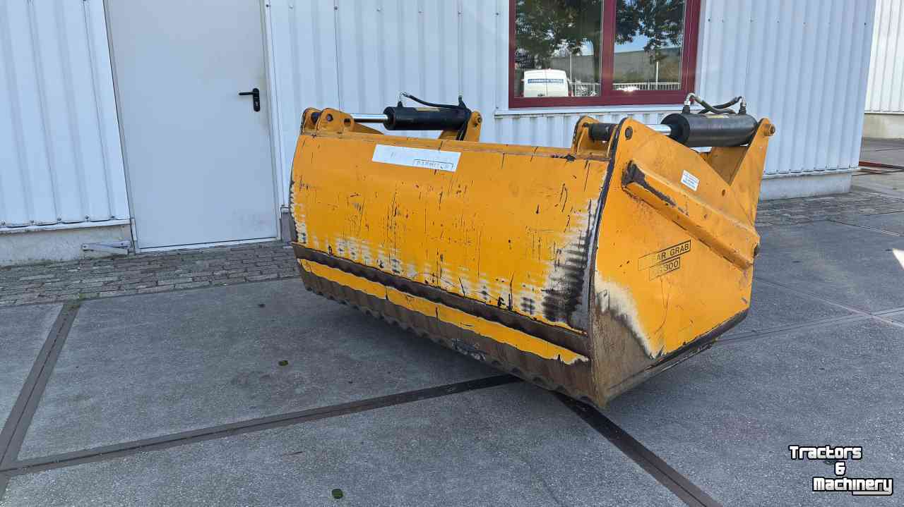 Coupe-blocs d'ensilage Shelbourne Shear Grab SG 300 kuilhapper