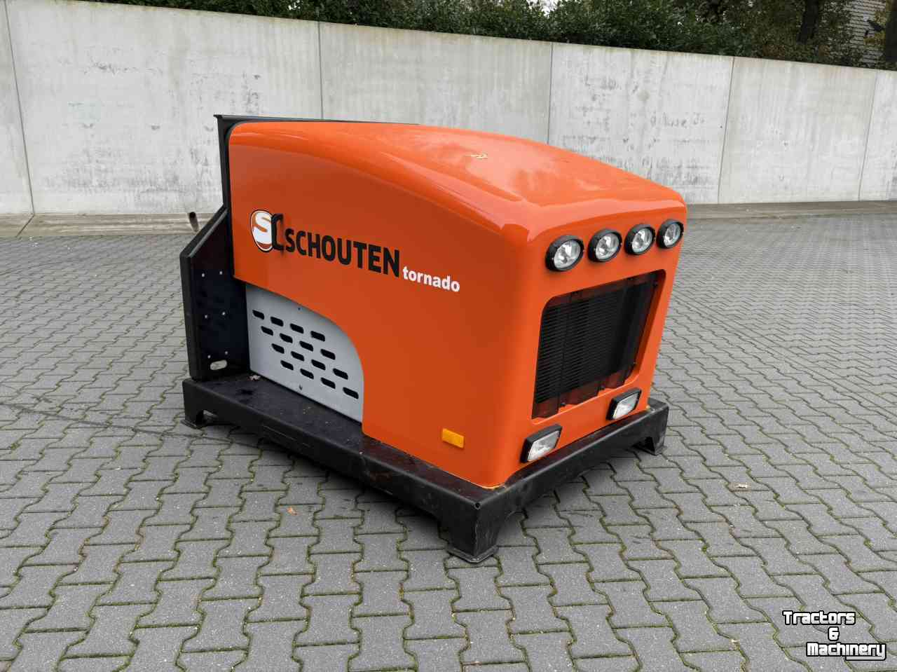 Distributeur à tuyau flexible trainé Schouten Tornado AC115 compressor