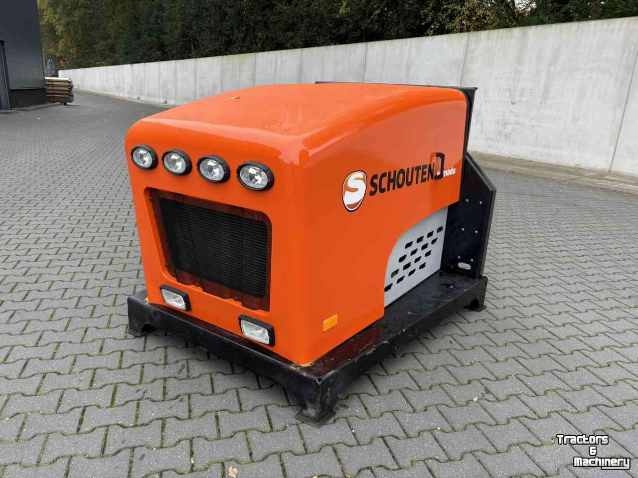 Distributeur à tuyau flexible trainé Schouten Tornado AC115 compressor