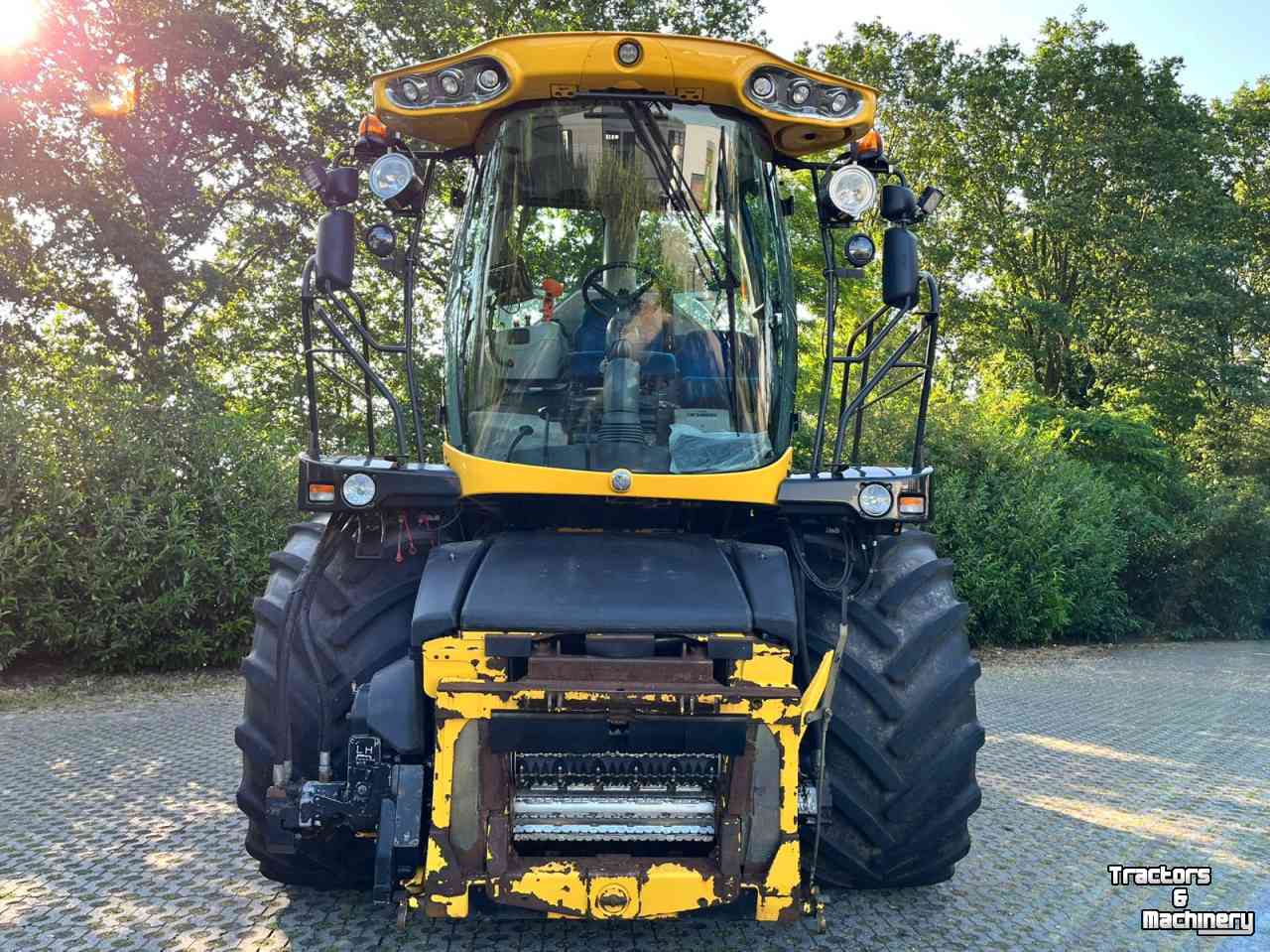 Ensileuse automotrice New Holland FR700