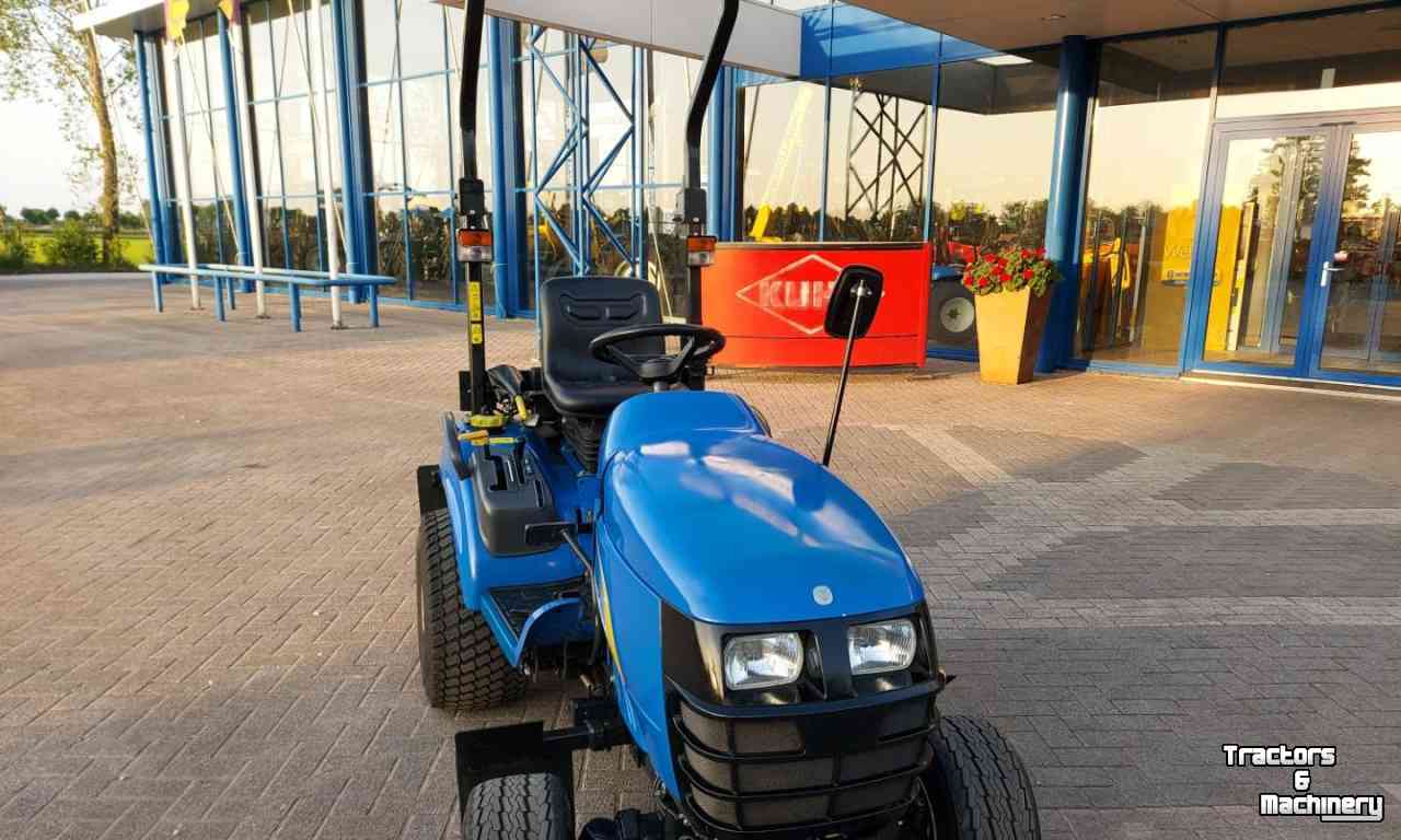 Tracteur pour vignes et vergers New Holland TZ21D