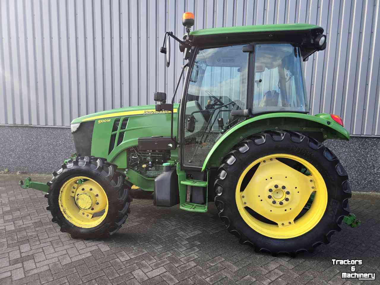 Tracteur John Deere 5100M