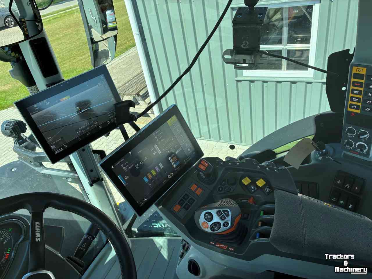 Tracteur Claas Axion 830 C-Matic First Claas