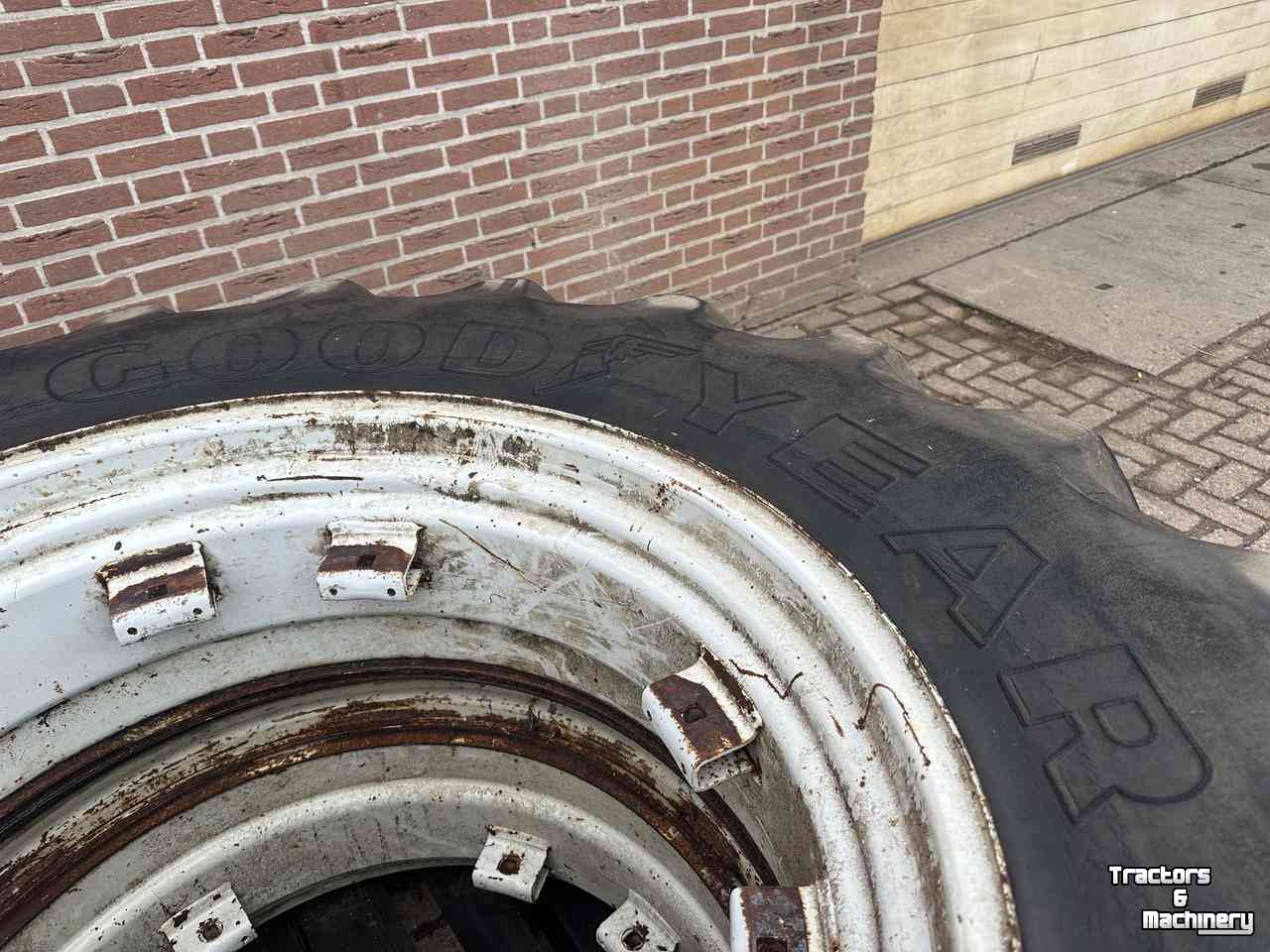 Roues, Pneus, Jantes, Barillets Jumelage Good Year 18.4 R38 30%