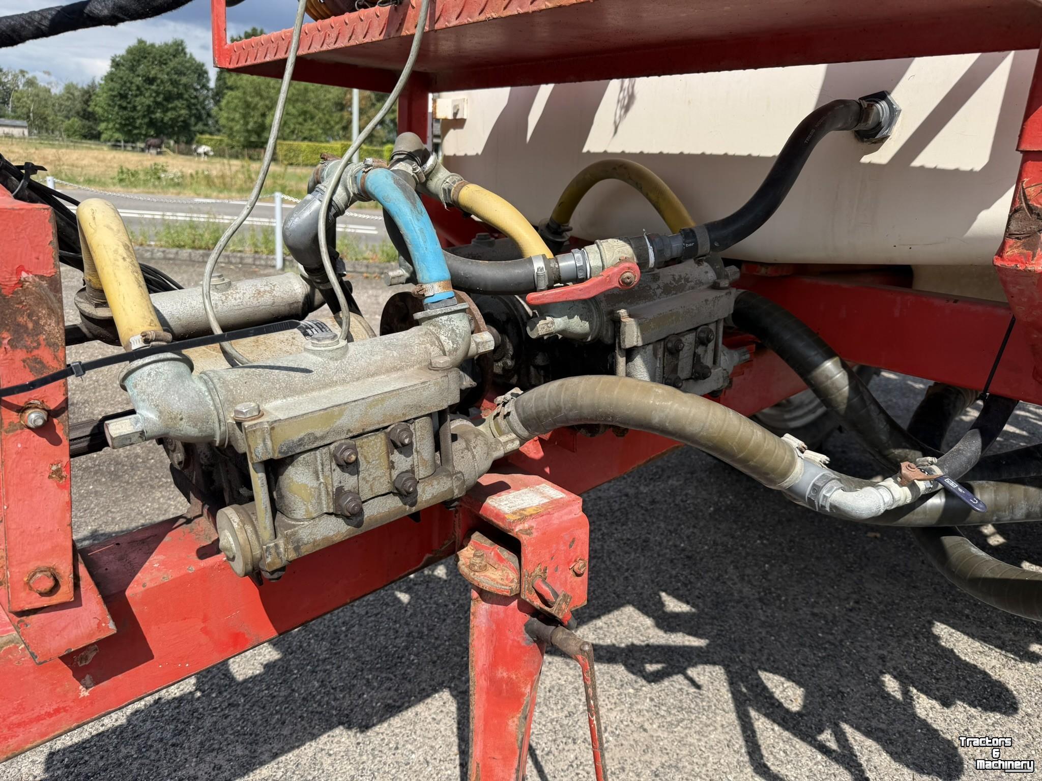 Pulvérisateur porté Cebeco 3000l 24m