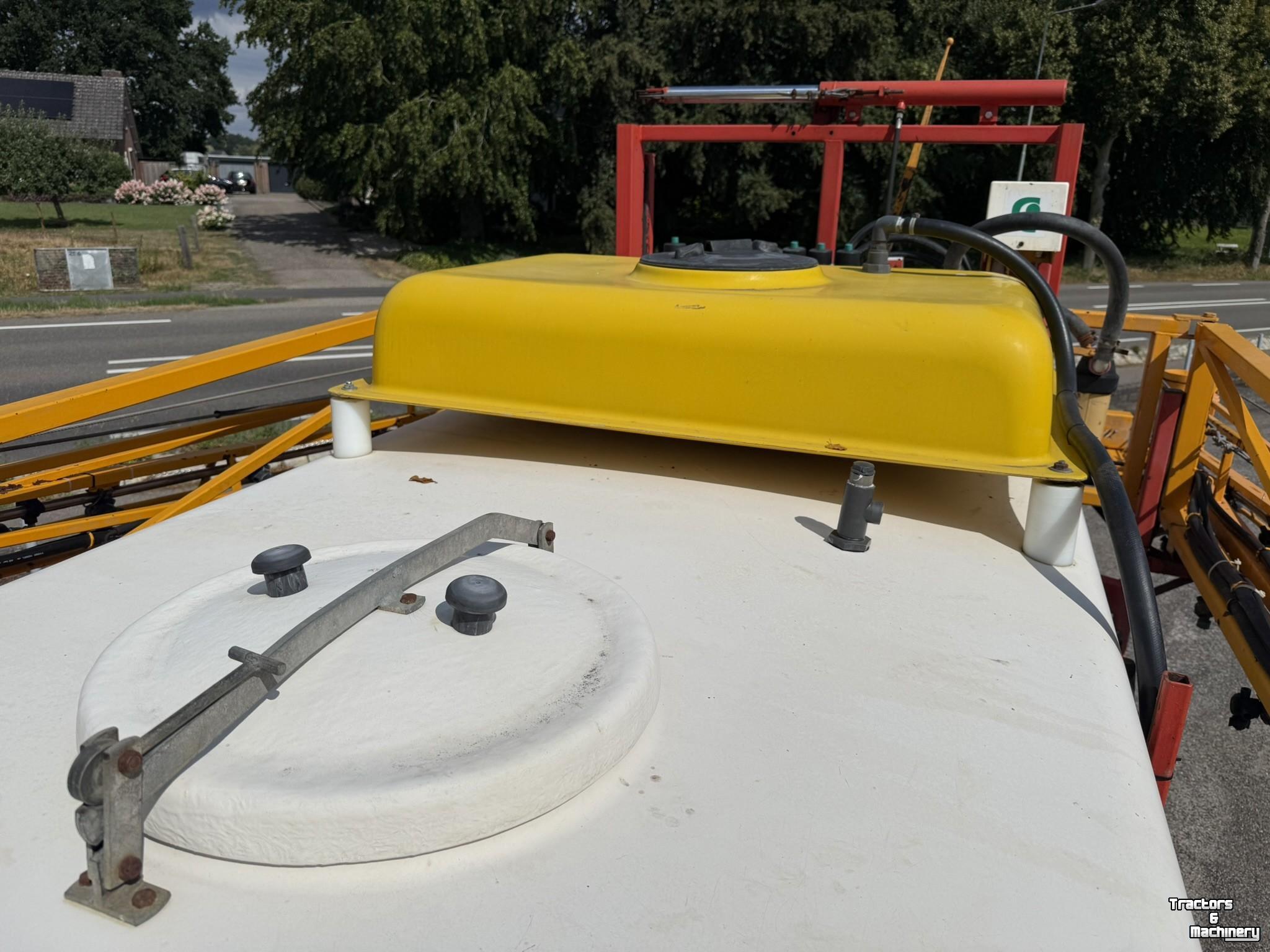 Pulvérisateur porté Cebeco 3000l 24m