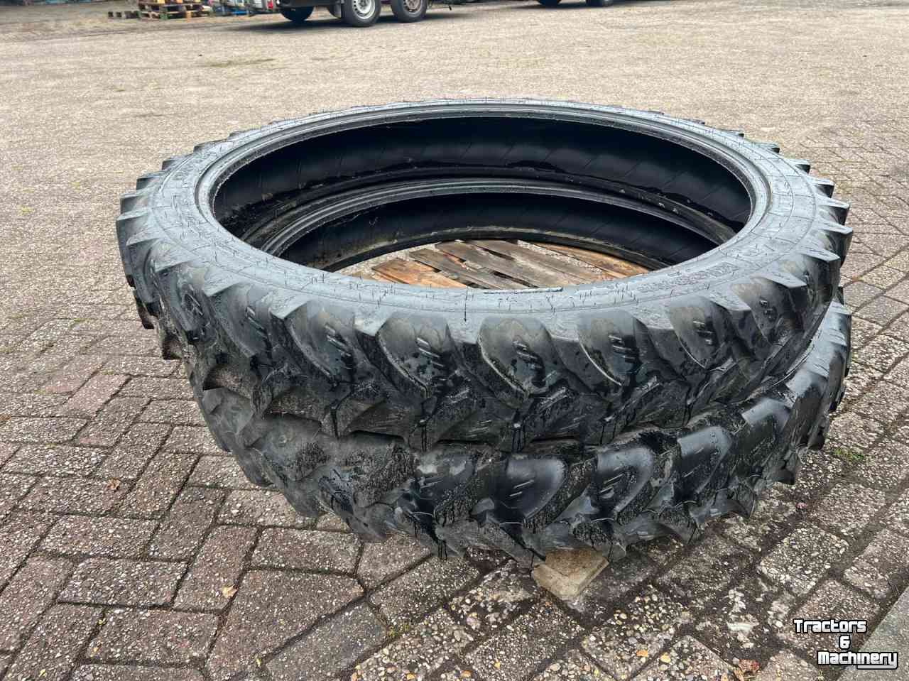 Roues, Pneus, Jantes, Barillets Jumelage Kleber 203/95R48 set