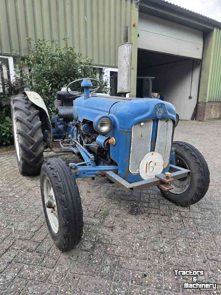 Tracteur Fordson Dexta