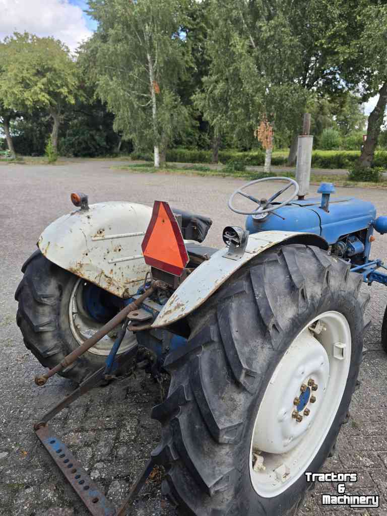 Tracteur Fordson Dexta