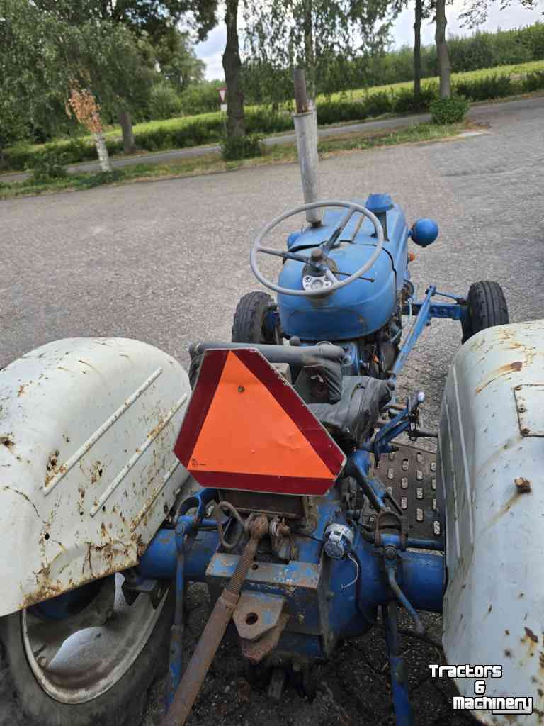 Tracteur Fordson Dexta