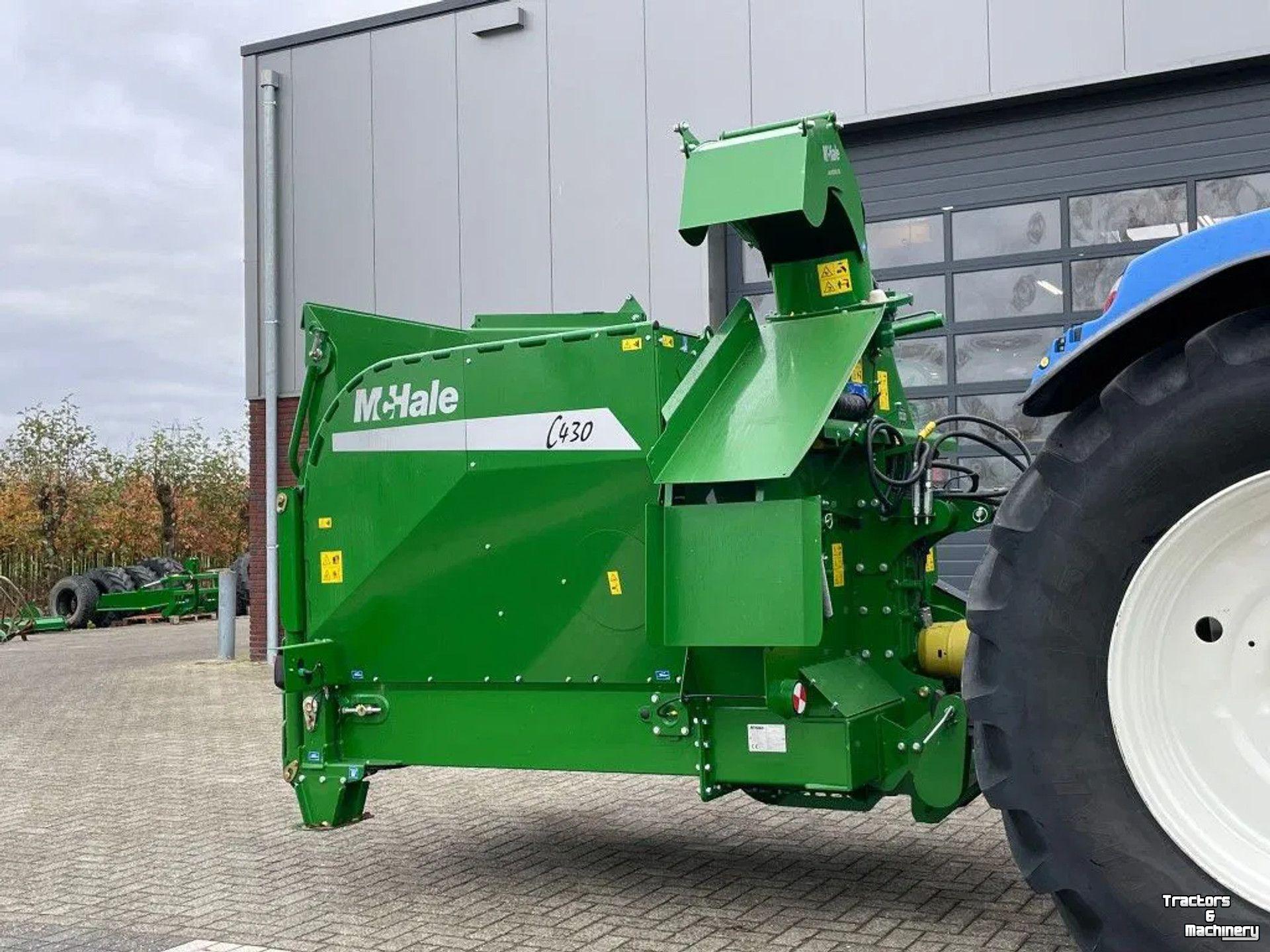 Distributeur de paille pour des logettes McHale C430