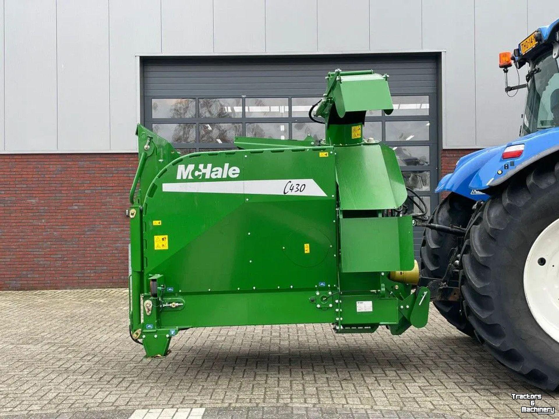 Distributeur de paille pour des logettes McHale C430