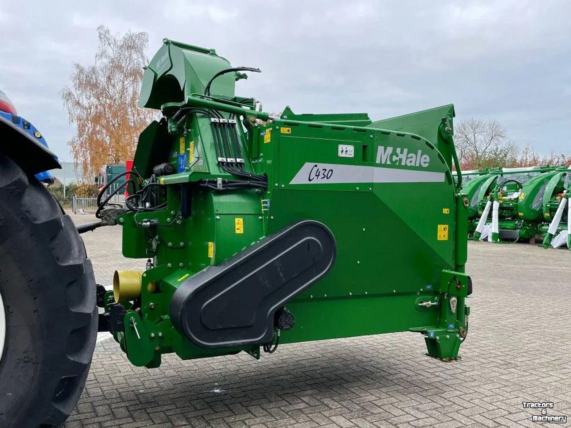 Distributeur de paille pour des logettes McHale C430
