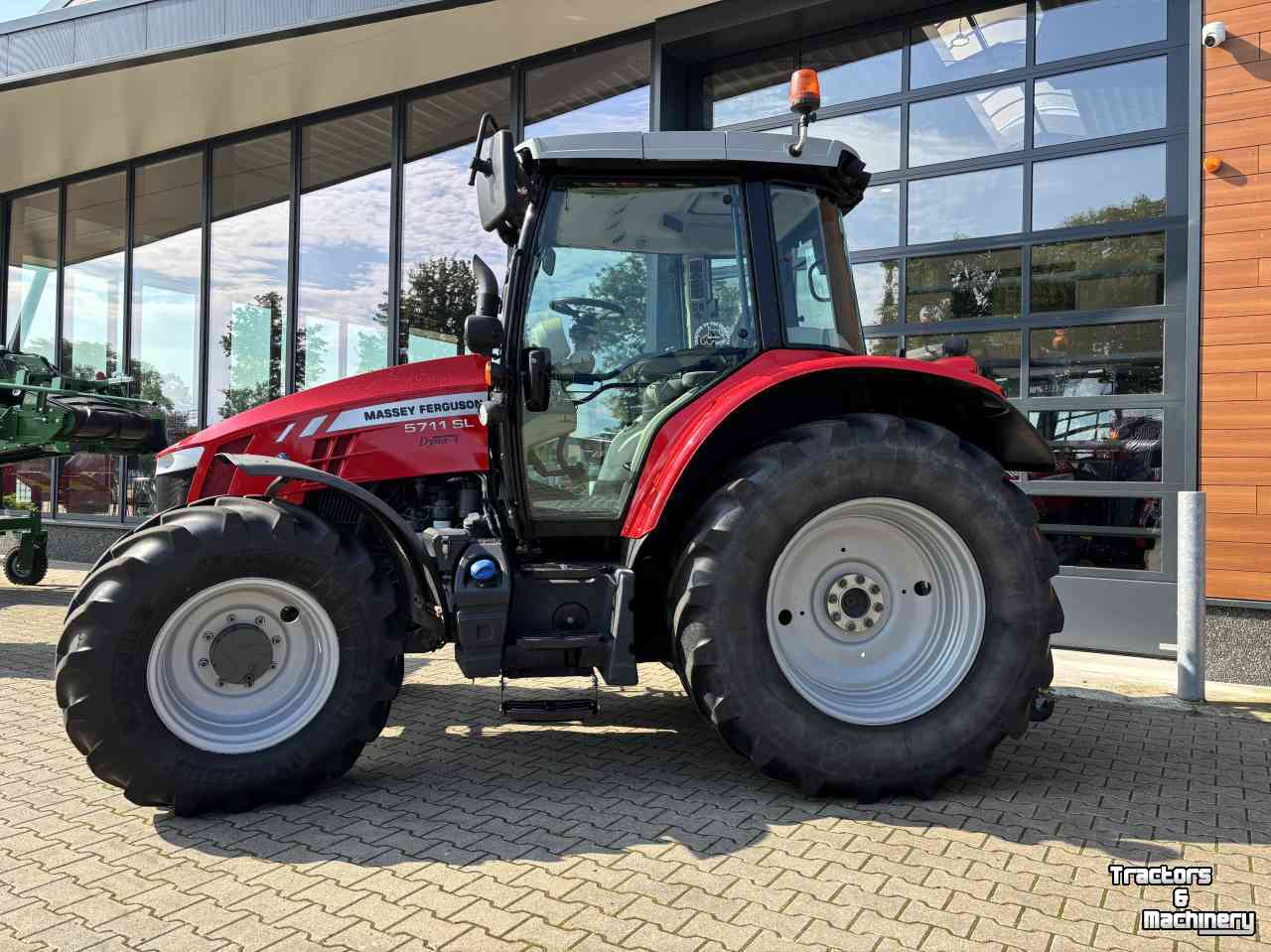 Tracteur Massey Ferguson 5711 SL Dyna- 4 Efficiënt