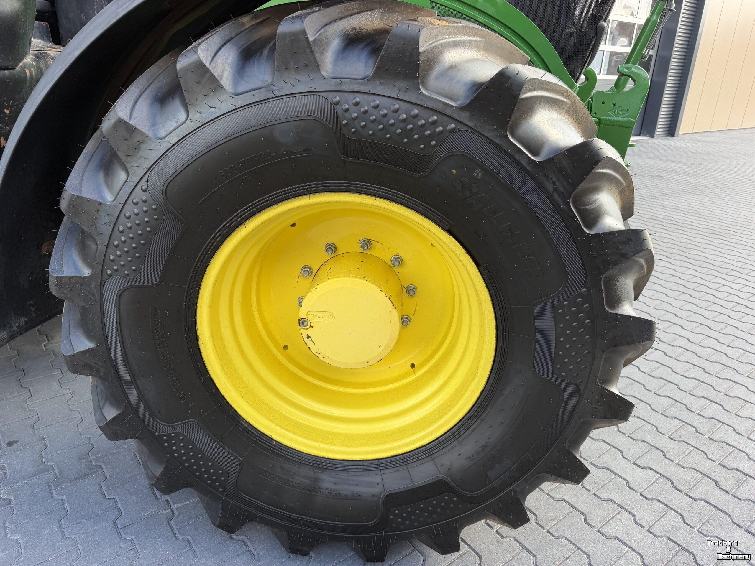 Tracteur John Deere 6215R