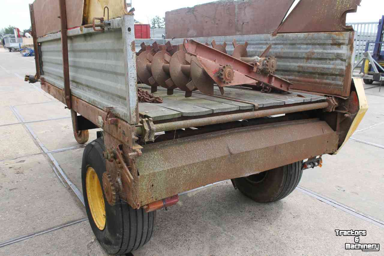Epandeur de fumier Agromet N245 meststrooier ruigemeststrooier opknapper