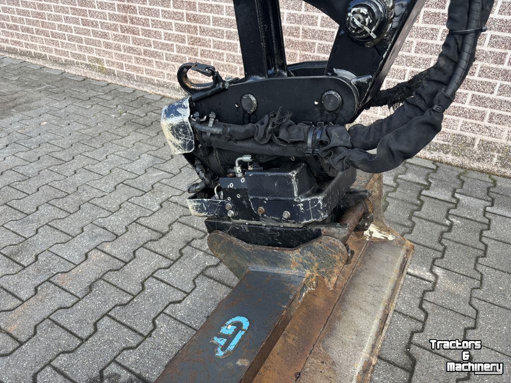 Mini pelleteuse Takeuchi TB325R + Compact Tilt tiltrotator