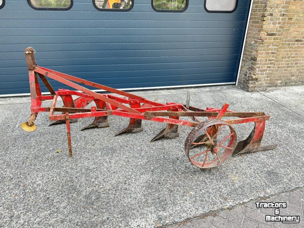 Charrues  STOPPELPLOEG