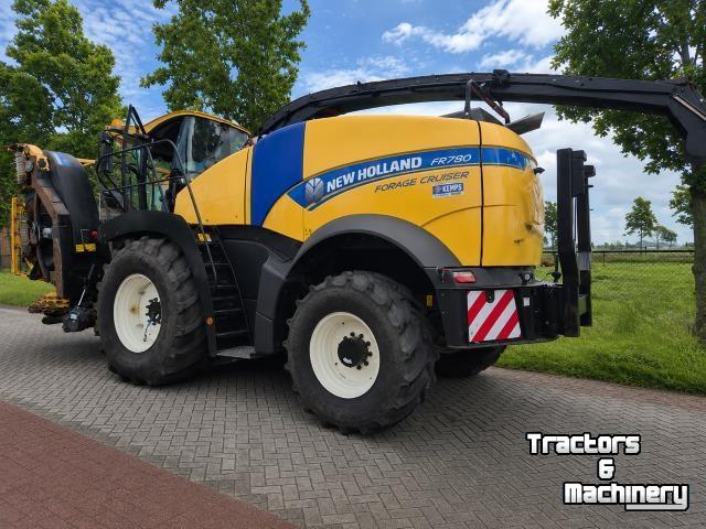 Ensileuse automotrice New Holland FR780