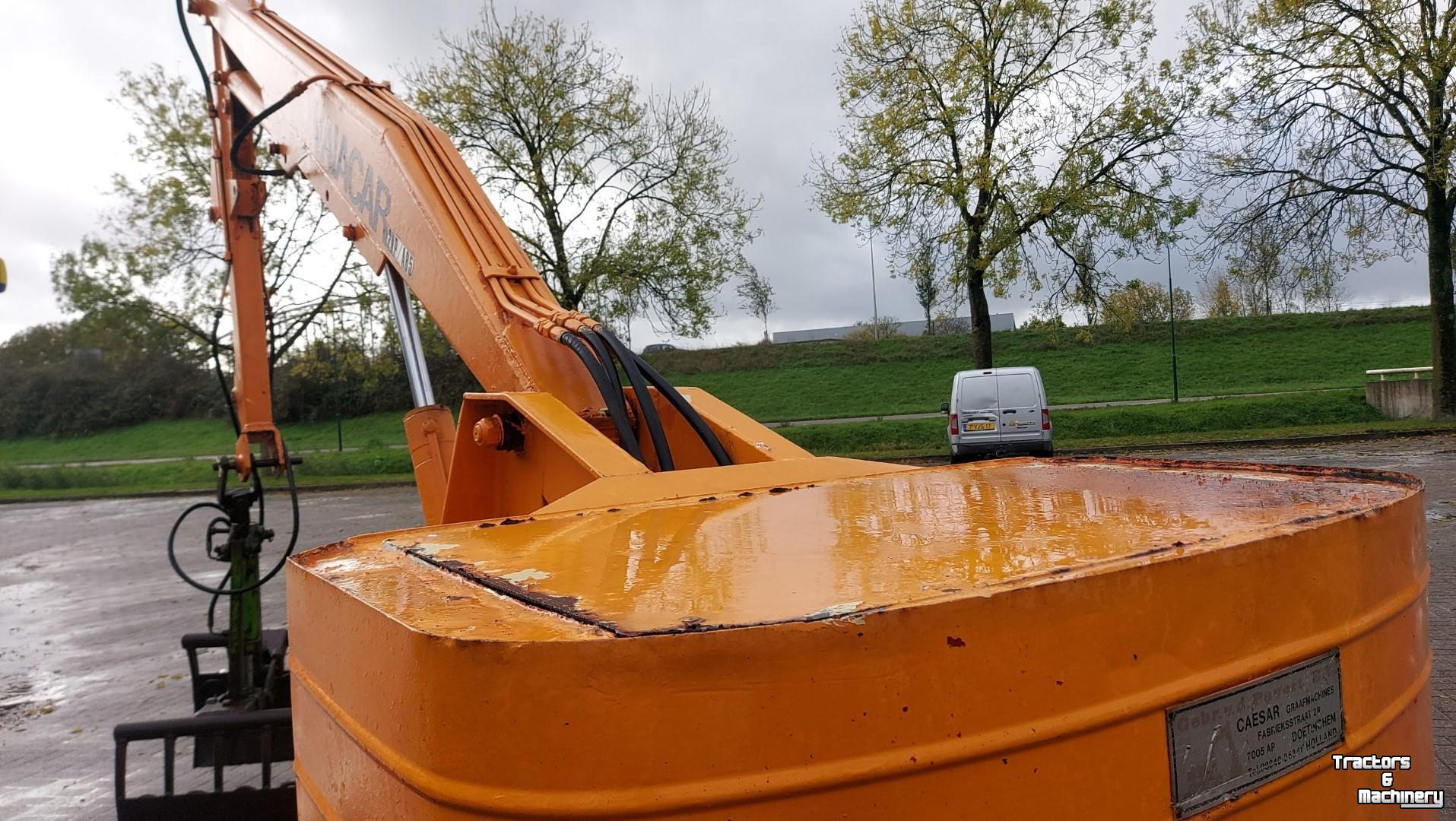 Pelles sur pneus Caesar  GETROKKEN KRAAN