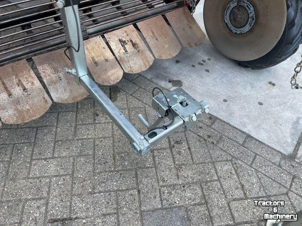 Arracheuse de pommes de terre VSS UIENROOISET VRU 1700