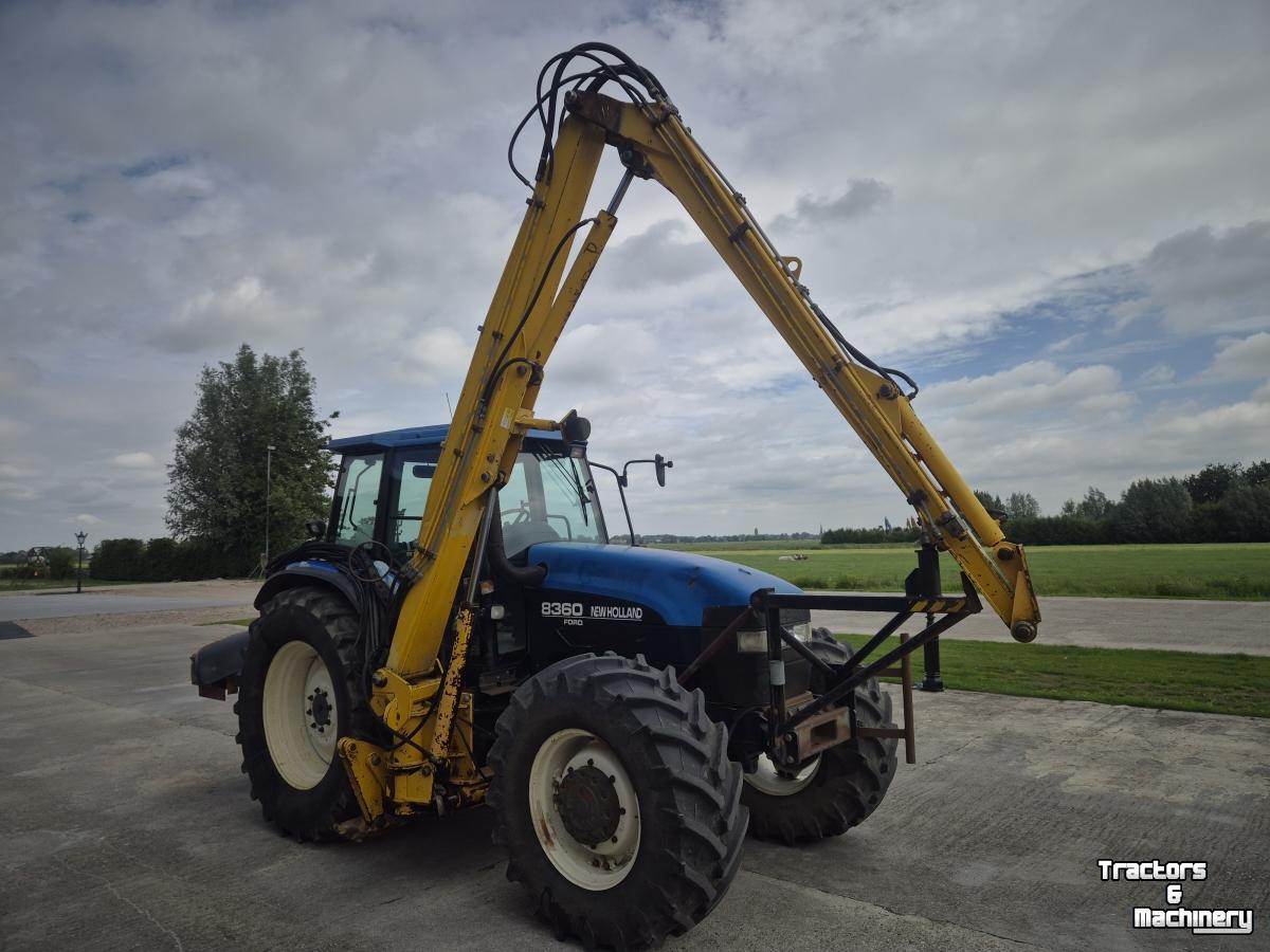 Tracteur New Holland New holland 8360 herder grenadier mbk 135 ls